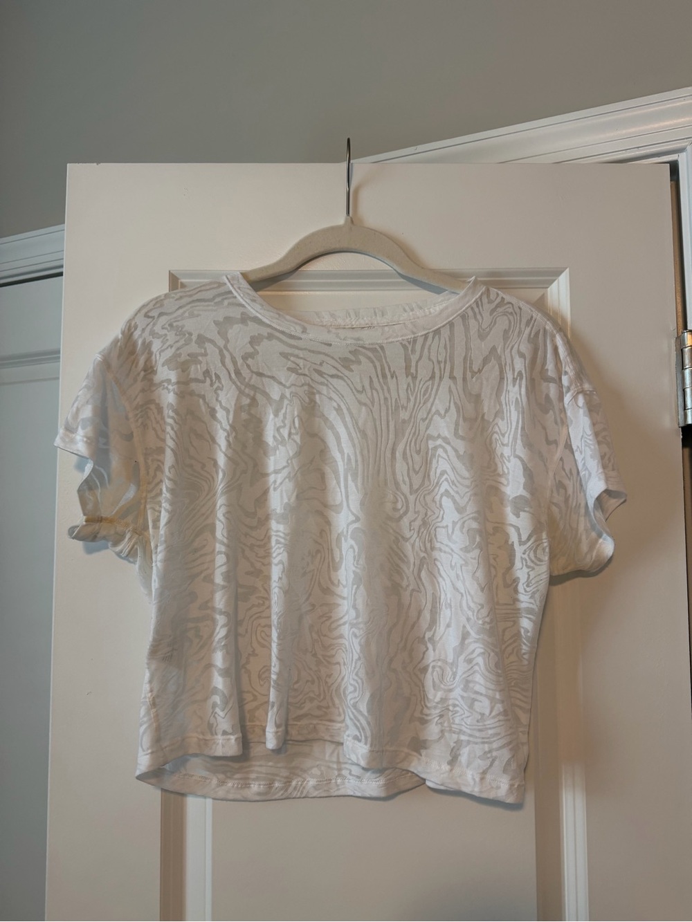 lululemon athletica White Patterned Short-Sleeve Crop Top
